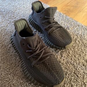 ADIDAS - Size 4 Kids (5.5 women) Yeezy Boost 350 V2 
Color: Cinder